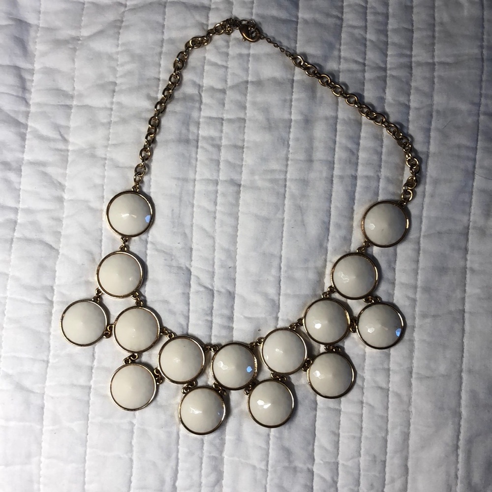 super cute white bulky necklace